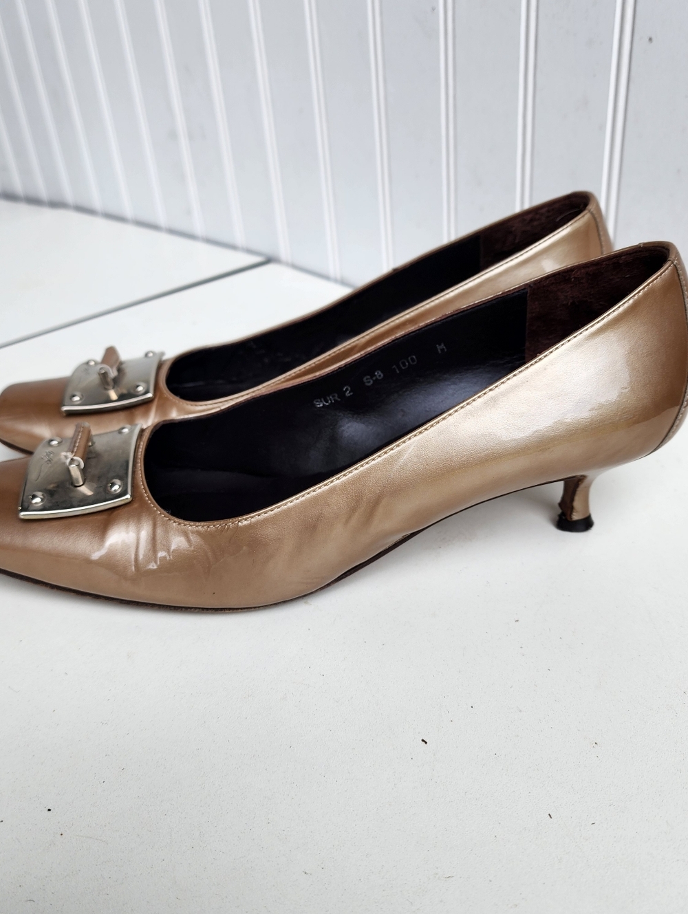 VTG Donald J Pliner Kitten Heel Pumps Taupe Patent Leather Silver Buckle SZ 10 M - Picture 3 of 12